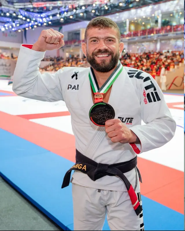 Daniel Formiga com medalha do Abu Dhabi World Masters